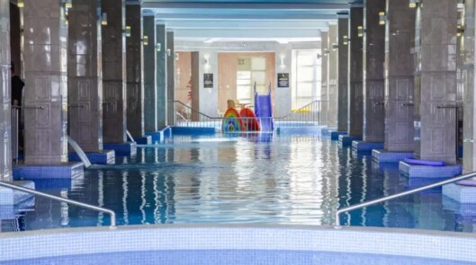 Крытый бассейн